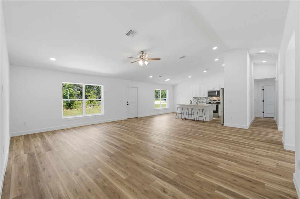 На продажу: $389,900 (4 спален, 2 ванн, 2100 Квадратных фут)