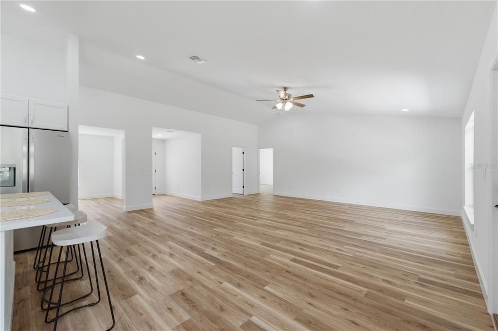 На продажу: $389,900 (4 спален, 2 ванн, 2100 Квадратных фут)