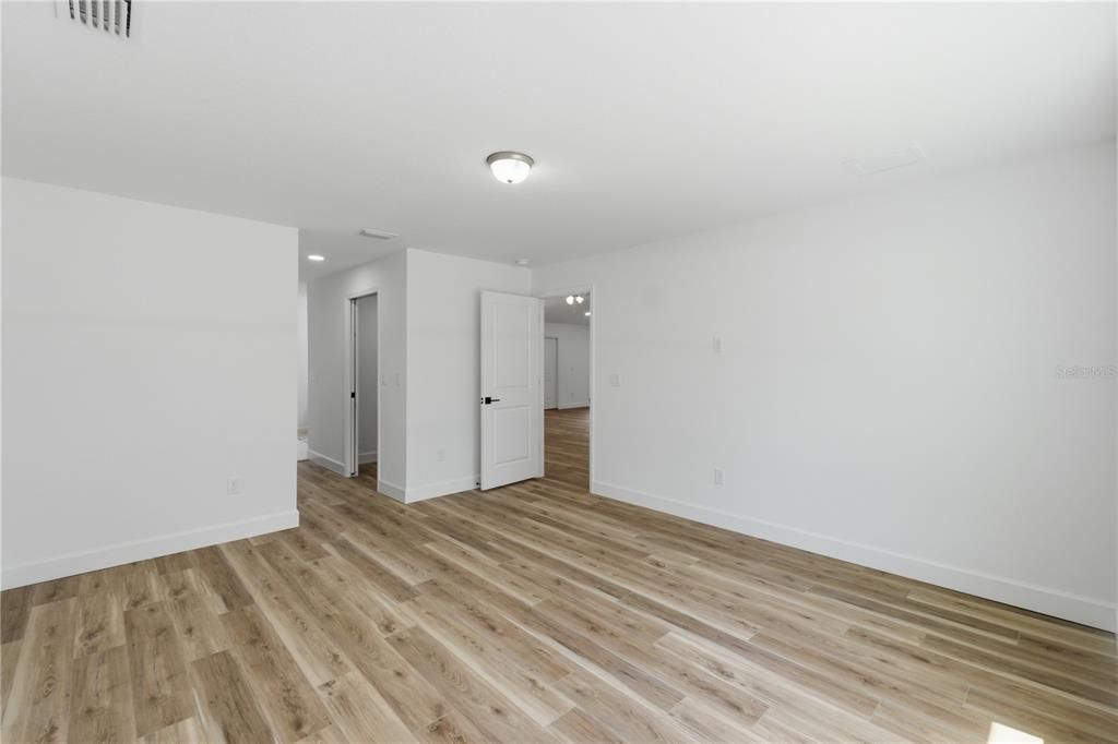 На продажу: $389,900 (4 спален, 2 ванн, 2100 Квадратных фут)