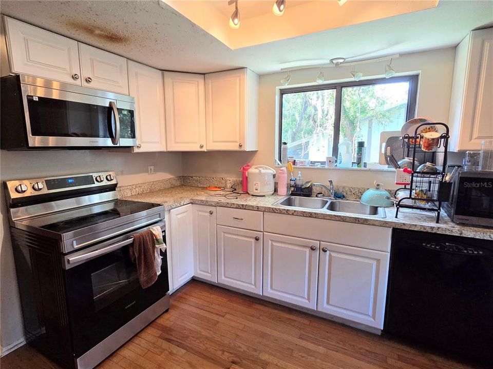For Sale: $199,000 (3 beds, 2 baths, 1230 Square Feet)