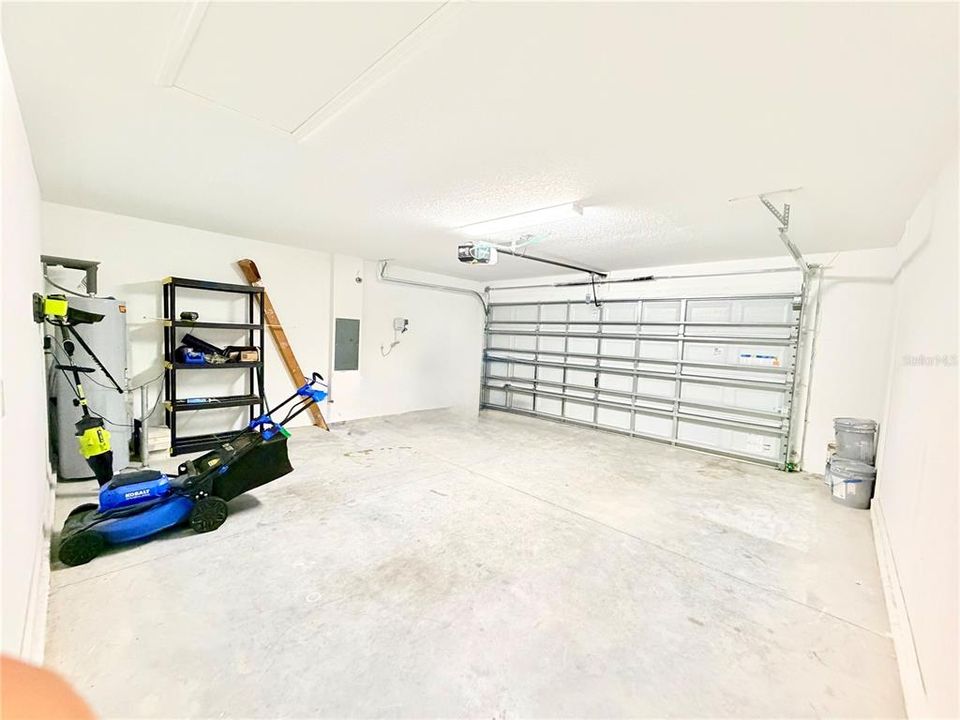 En Venta: $329,500 (4 camas, 2 baños, 1939 Pies cuadrados)