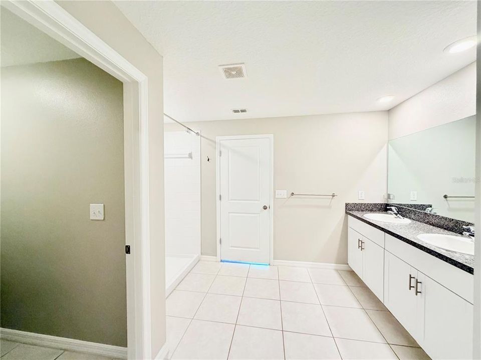 En Venta: $329,500 (4 camas, 2 baños, 1939 Pies cuadrados)