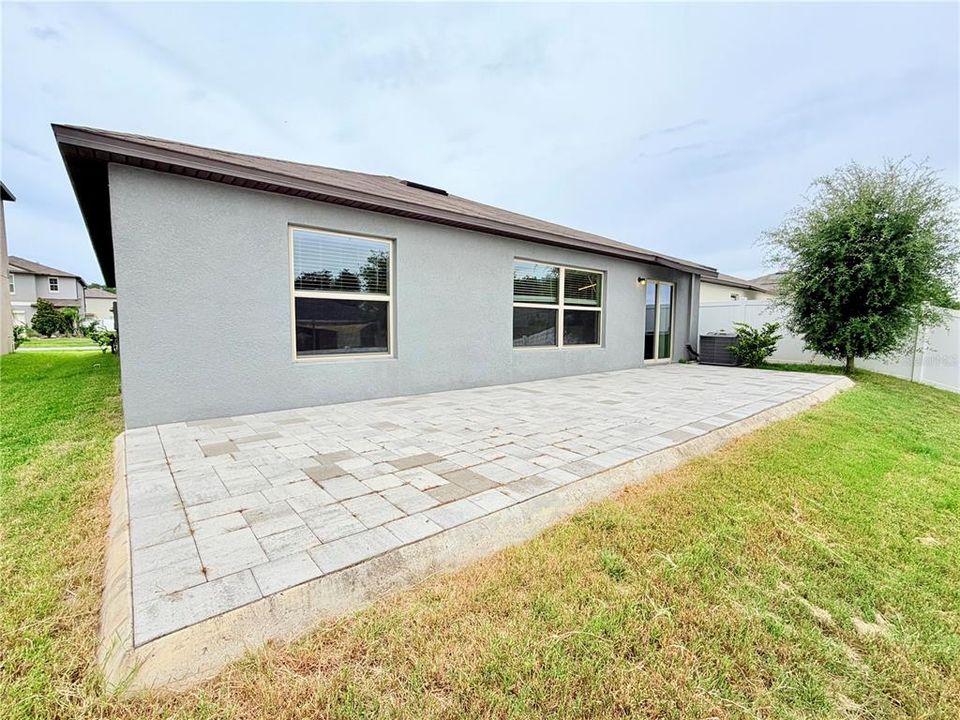 En Venta: $329,500 (4 camas, 2 baños, 1939 Pies cuadrados)