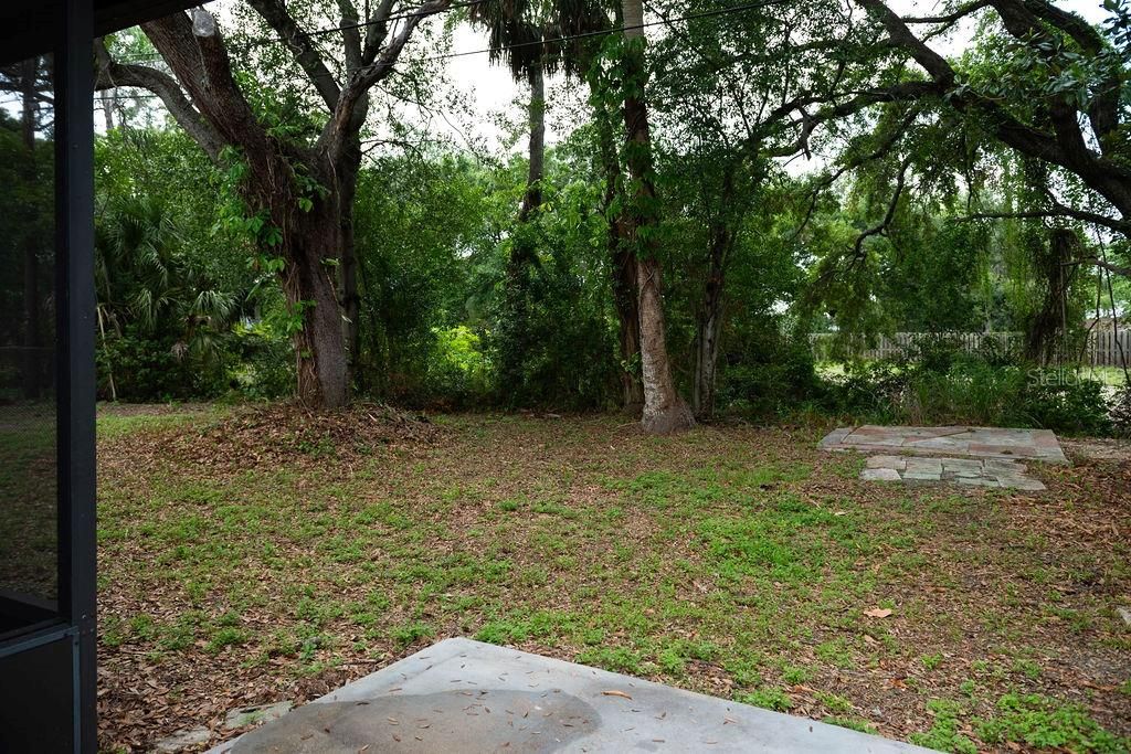 For Sale: $300,000 (3 beds, 1 baths, 990 Square Feet)