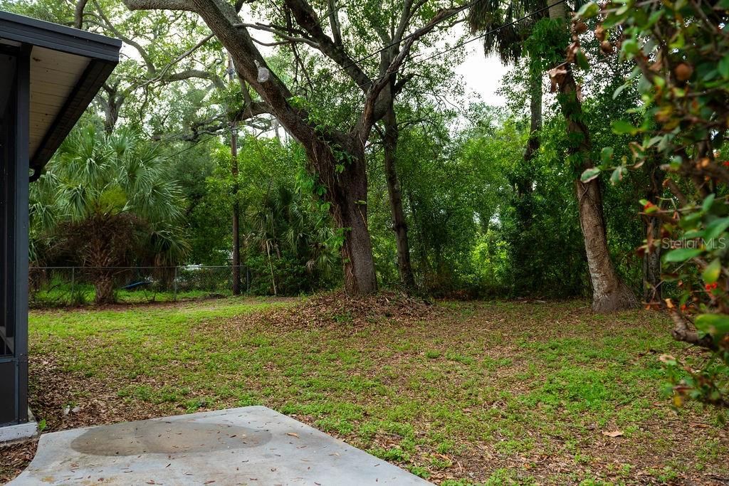 For Sale: $300,000 (3 beds, 1 baths, 990 Square Feet)