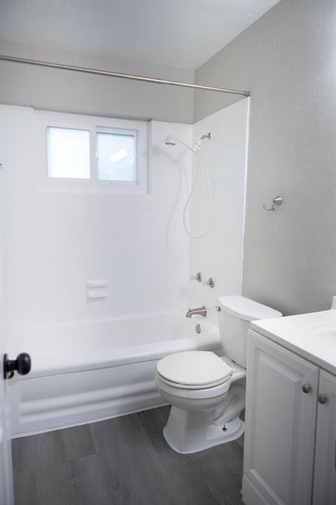 For Sale: $300,000 (3 beds, 1 baths, 990 Square Feet)