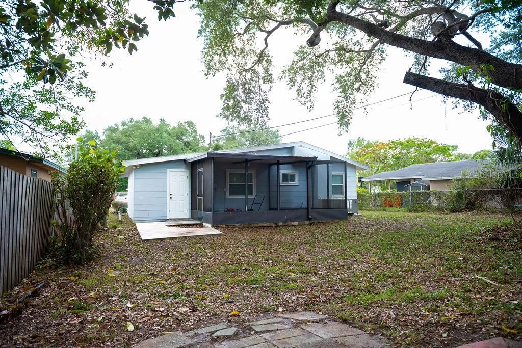 For Sale: $300,000 (3 beds, 1 baths, 990 Square Feet)
