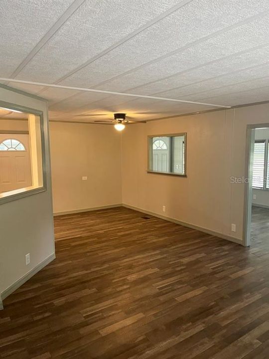 For Sale: $154,900 (2 beds, 2 baths, 1176 Square Feet)