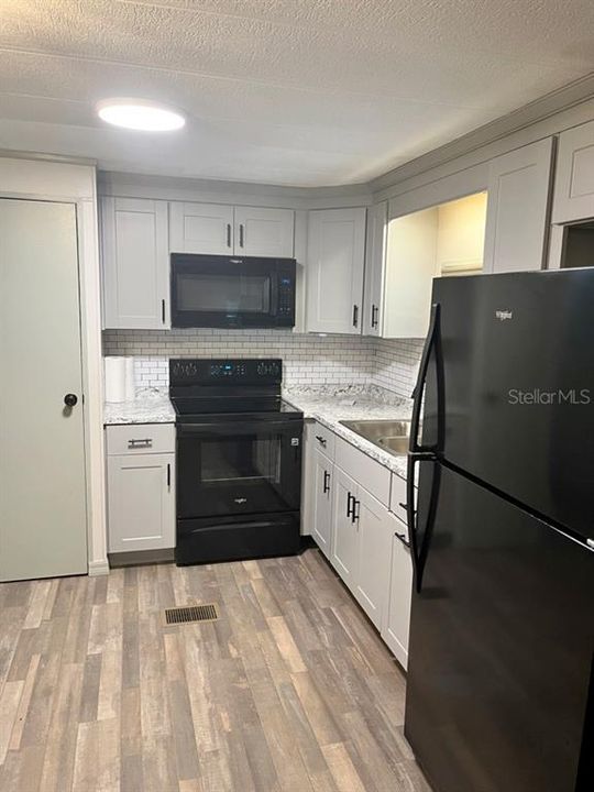 For Sale: $154,900 (2 beds, 2 baths, 1176 Square Feet)