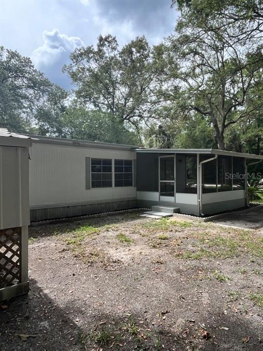 For Sale: $154,900 (2 beds, 2 baths, 1176 Square Feet)