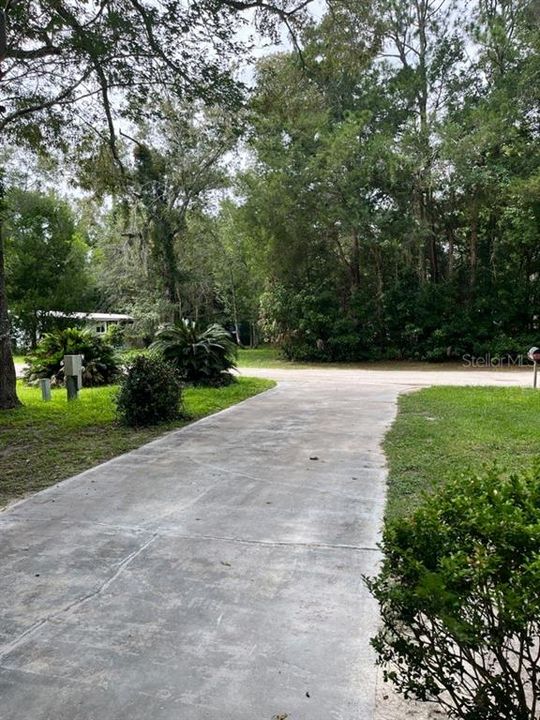 For Sale: $154,900 (2 beds, 2 baths, 1176 Square Feet)