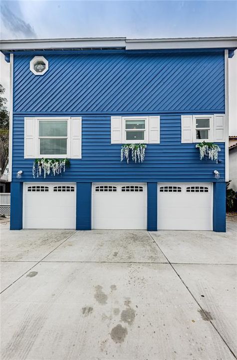 For Rent: $13,000 (3 beds, 3 baths, 3472 Square Feet)