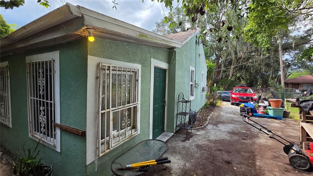 На продажу: $185,000 (2 спален, 1 ванн, 600 Квадратных фут)