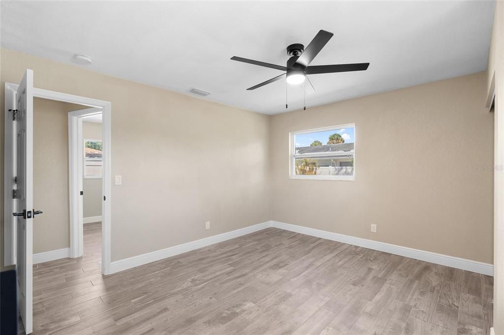 For Sale: $379,000 (3 beds, 2 baths, 1373 Square Feet)