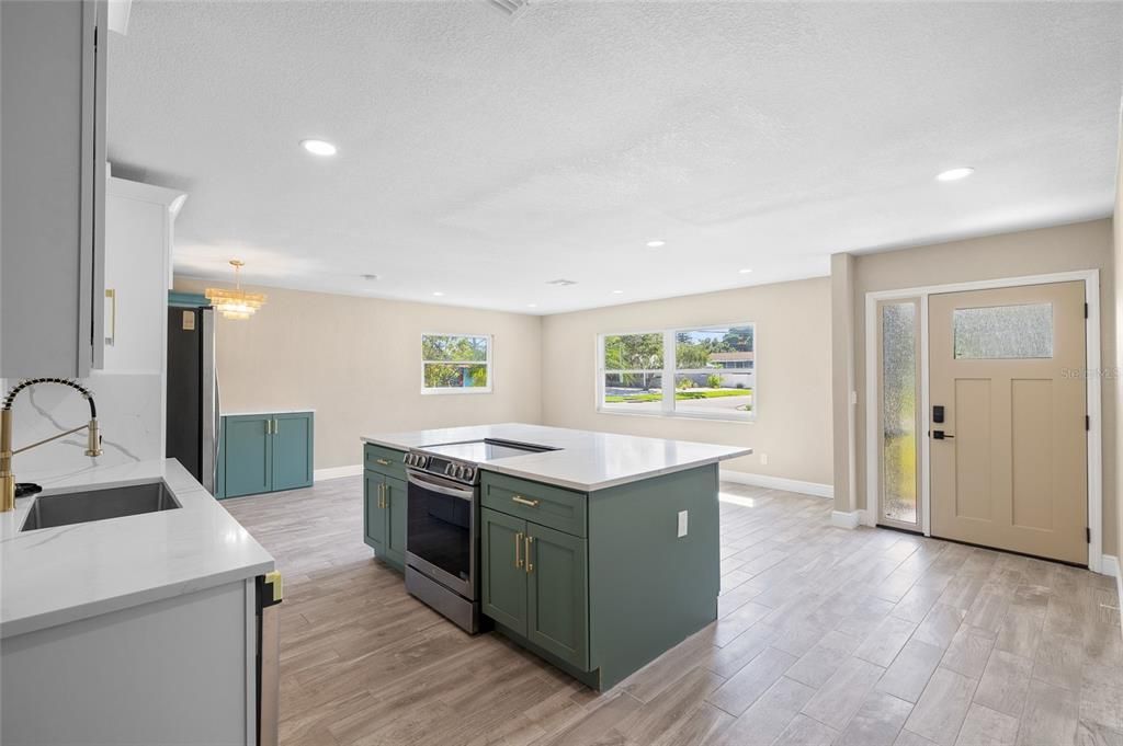 For Sale: $379,000 (3 beds, 2 baths, 1373 Square Feet)