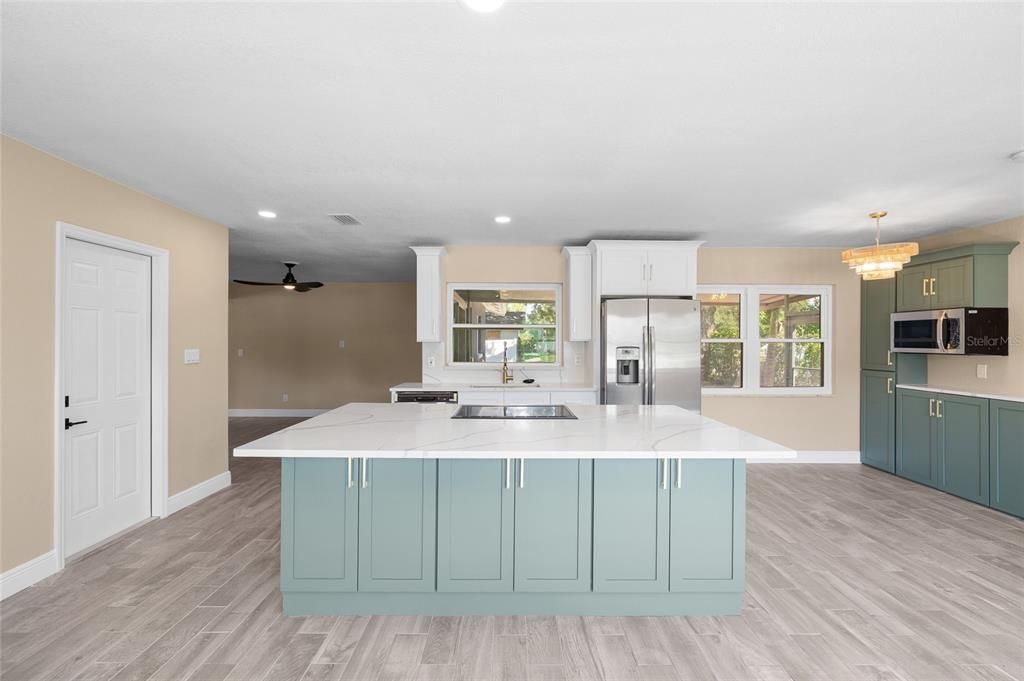 For Sale: $379,000 (3 beds, 2 baths, 1373 Square Feet)