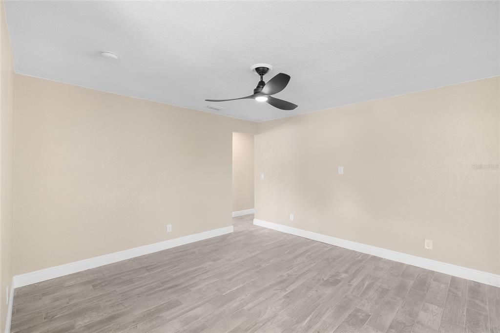 For Sale: $379,000 (3 beds, 2 baths, 1373 Square Feet)