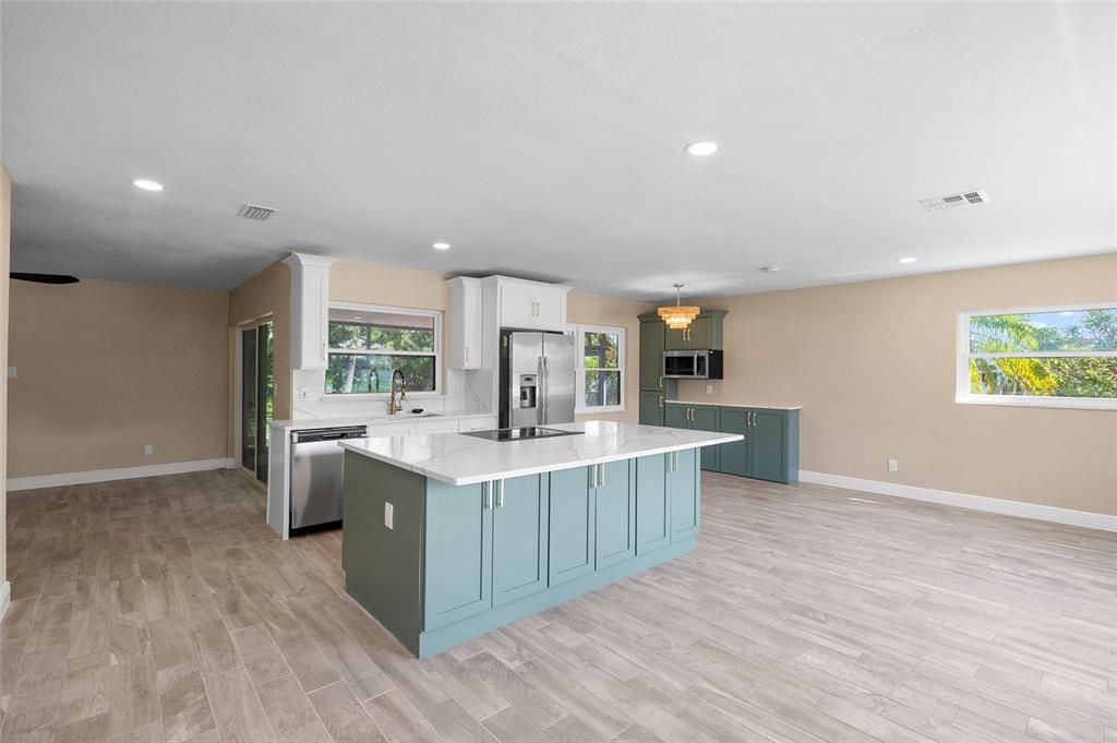 For Sale: $379,000 (3 beds, 2 baths, 1373 Square Feet)