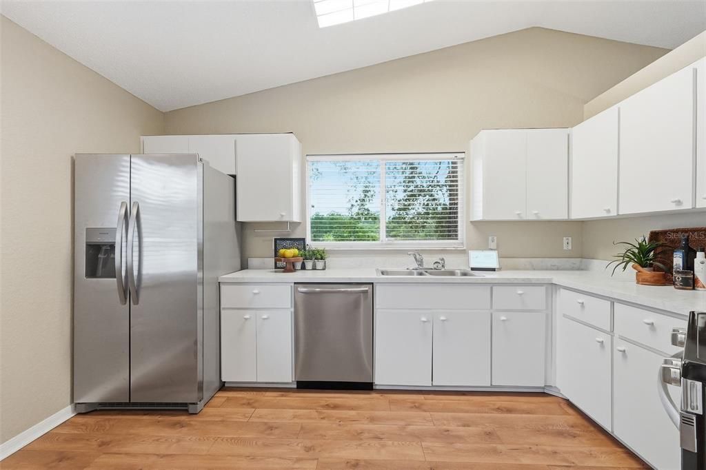 Active With Contract: $170,000 (2 beds, 2 baths, 1260 Square Feet)
