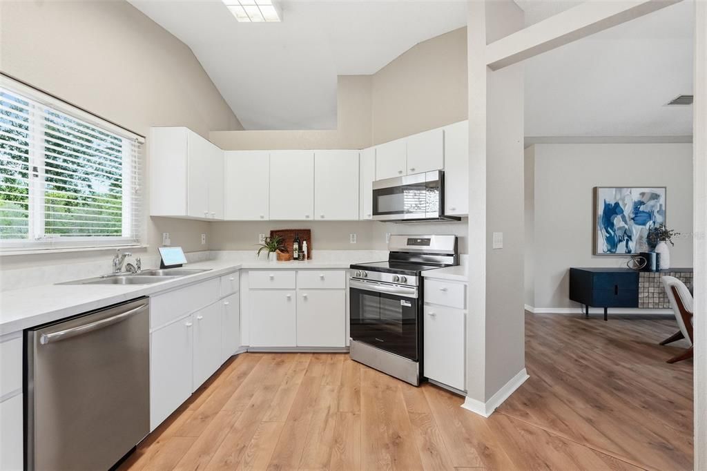Active With Contract: $170,000 (2 beds, 2 baths, 1260 Square Feet)