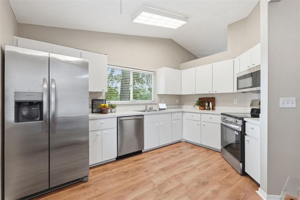 Active With Contract: $170,000 (2 beds, 2 baths, 1260 Square Feet)