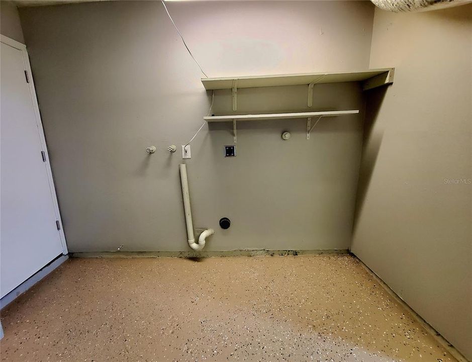 For Sale: $359,900 (3 beds, 2 baths, 1269 Square Feet)
