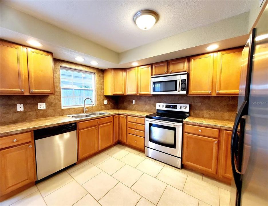 For Sale: $359,900 (3 beds, 2 baths, 1269 Square Feet)