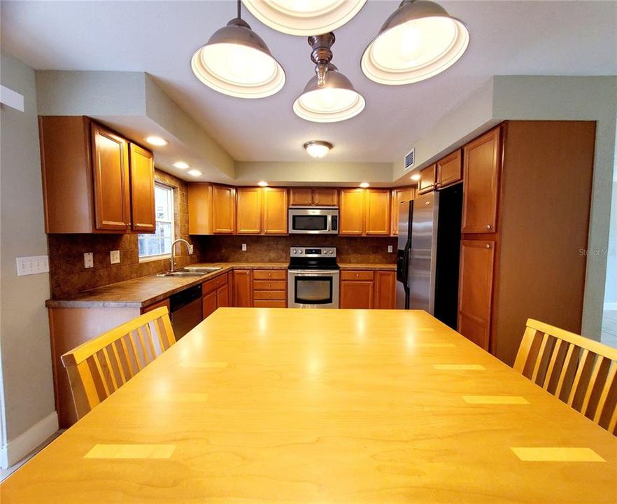 For Sale: $359,900 (3 beds, 2 baths, 1269 Square Feet)
