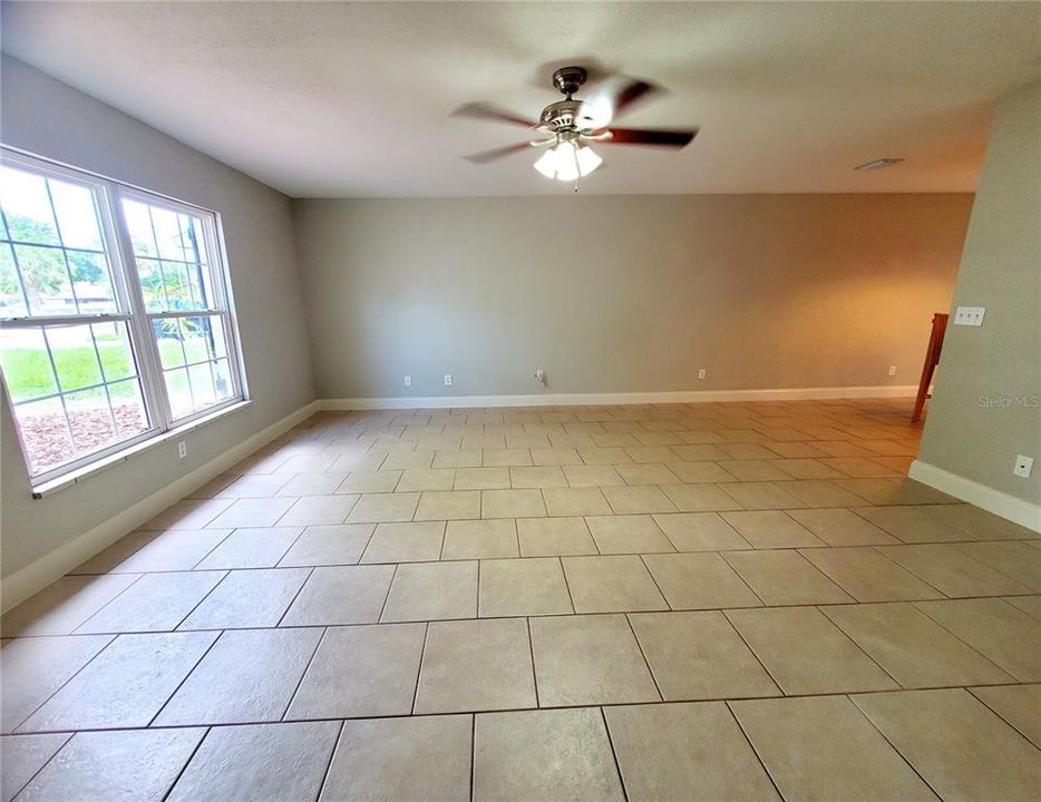 For Sale: $359,900 (3 beds, 2 baths, 1269 Square Feet)