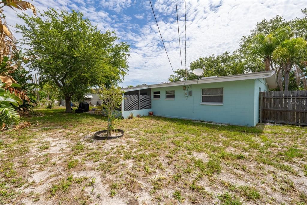 For Sale: $275,000 (3 beds, 2 baths, 1050 Square Feet)