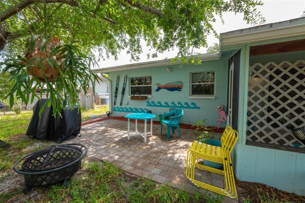 For Sale: $275,000 (3 beds, 2 baths, 1050 Square Feet)