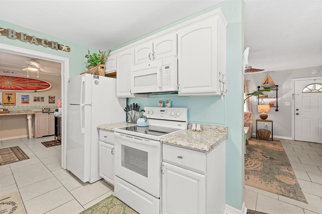 For Sale: $275,000 (3 beds, 2 baths, 1050 Square Feet)