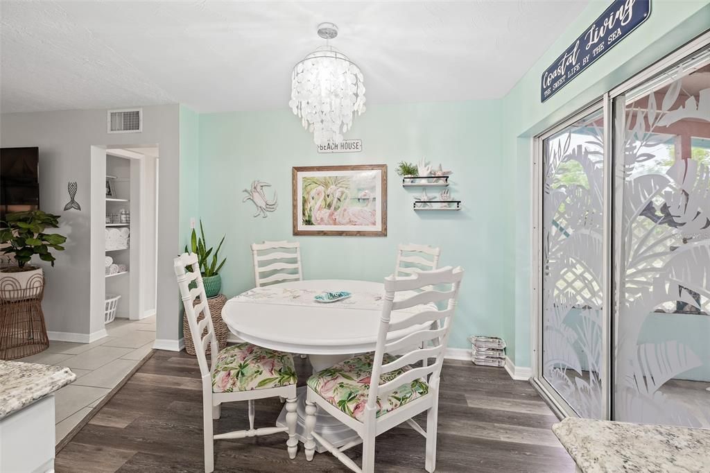 For Sale: $275,000 (3 beds, 2 baths, 1050 Square Feet)