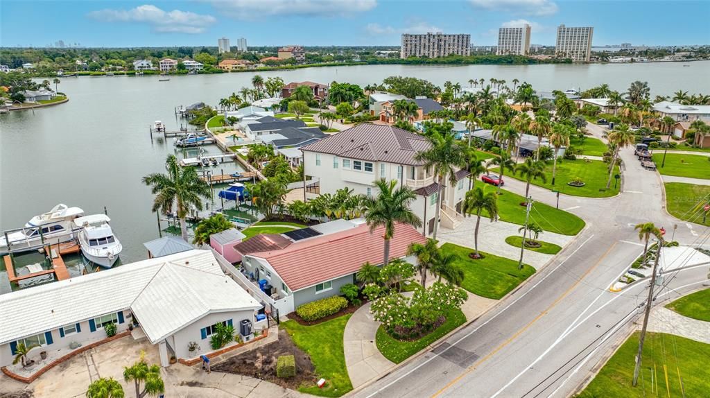 For Sale: $1,295,000 (2 beds, 2 baths, 1686 Square Feet)