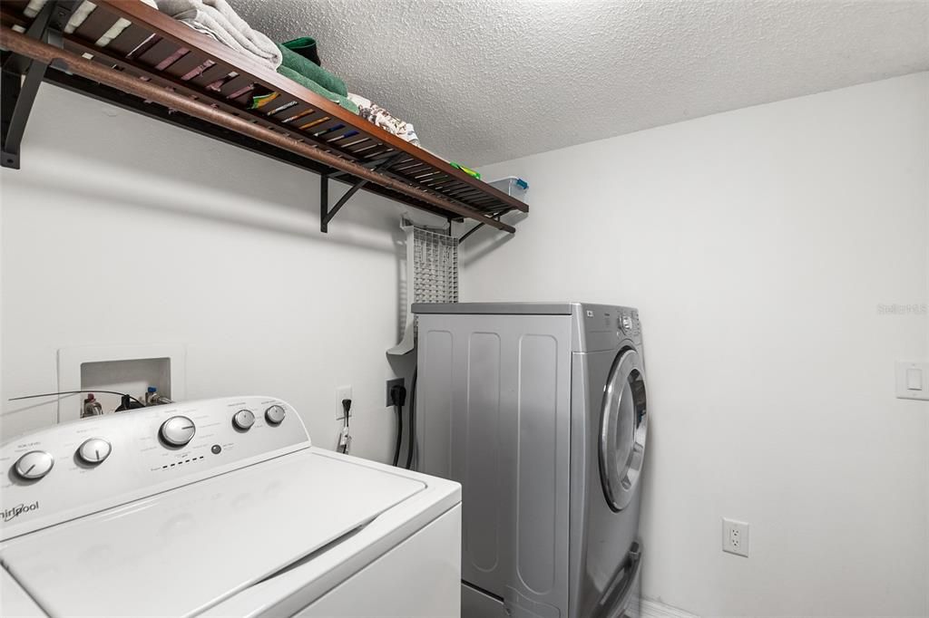 En Venta: $370,000 (4 camas, 2 baños, 2144 Pies cuadrados)