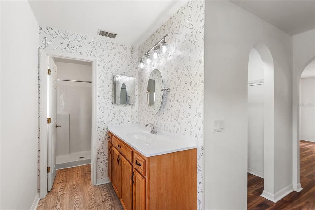 En Venta: $370,000 (4 camas, 2 baños, 2144 Pies cuadrados)