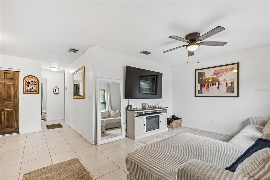 For Rent: $3,000 (4 beds, 2 baths, 1235 Square Feet)