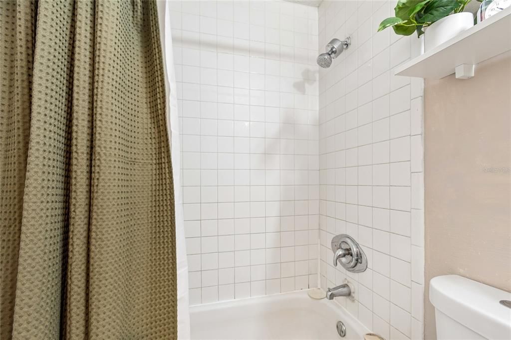 For Rent: $3,000 (4 beds, 2 baths, 1235 Square Feet)