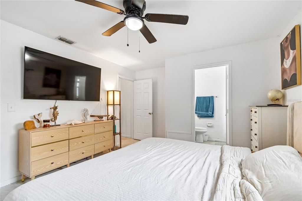For Rent: $3,000 (4 beds, 2 baths, 1235 Square Feet)
