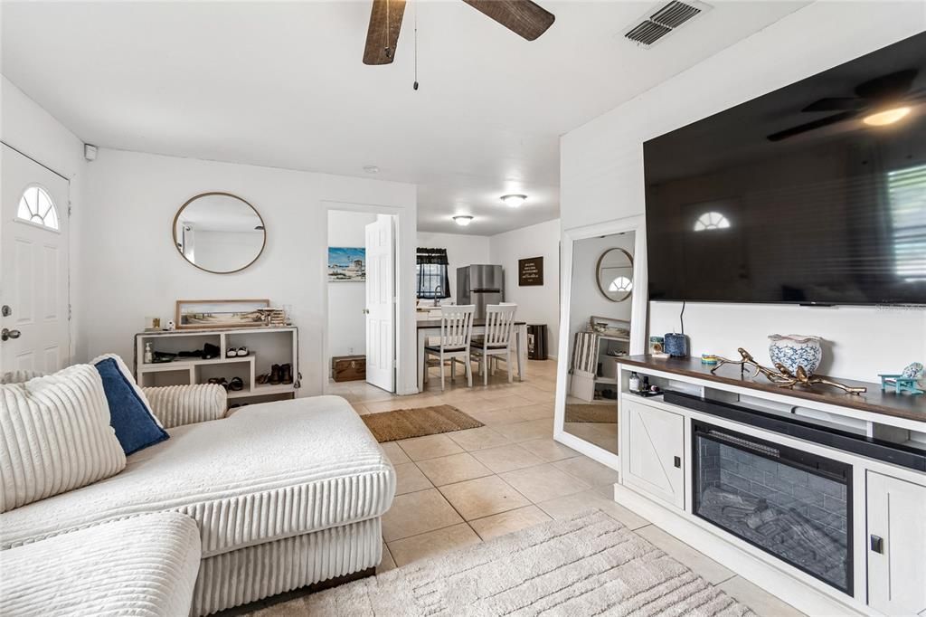 For Rent: $3,000 (4 beds, 2 baths, 1235 Square Feet)