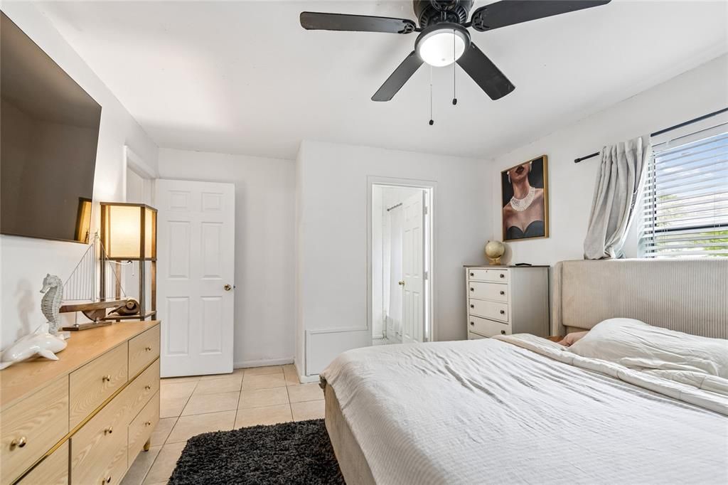 For Rent: $3,000 (4 beds, 2 baths, 1235 Square Feet)