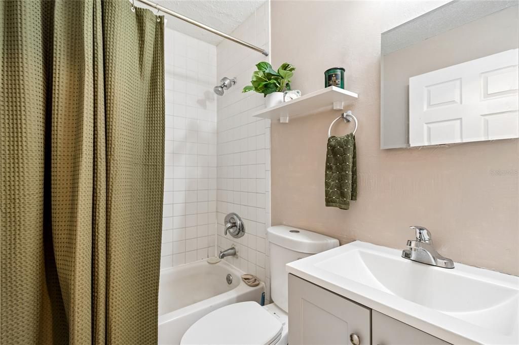 For Rent: $3,000 (4 beds, 2 baths, 1235 Square Feet)