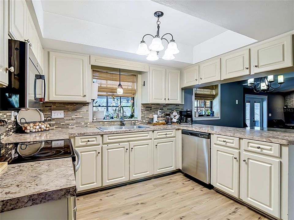 For Sale: $625,000 (4 beds, 3 baths, 2473 Square Feet)
