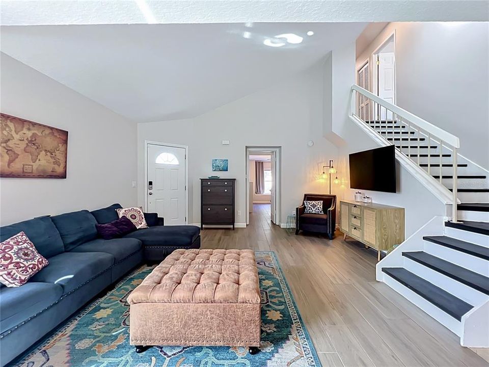 For Sale: $360,000 (3 beds, 2 baths, 1209 Square Feet)