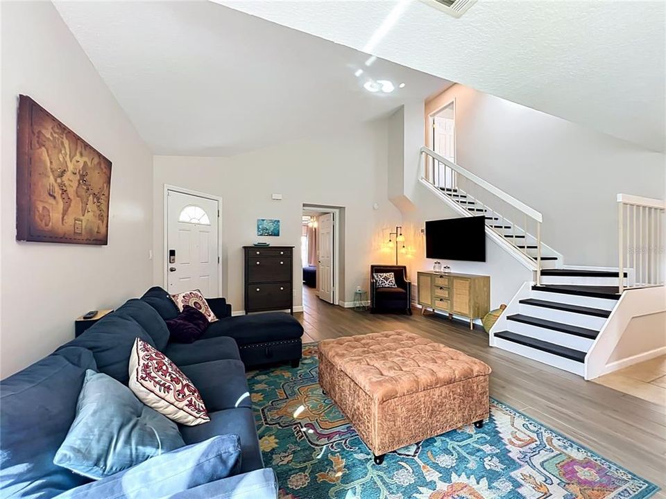 For Sale: $360,000 (3 beds, 2 baths, 1209 Square Feet)