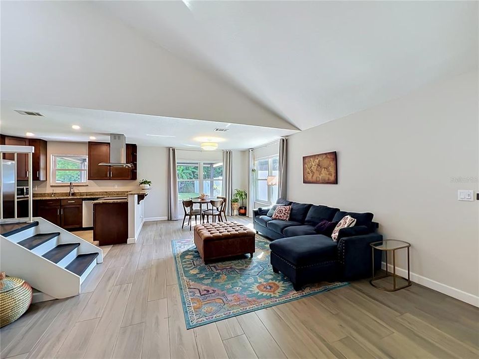 For Sale: $360,000 (3 beds, 2 baths, 1209 Square Feet)