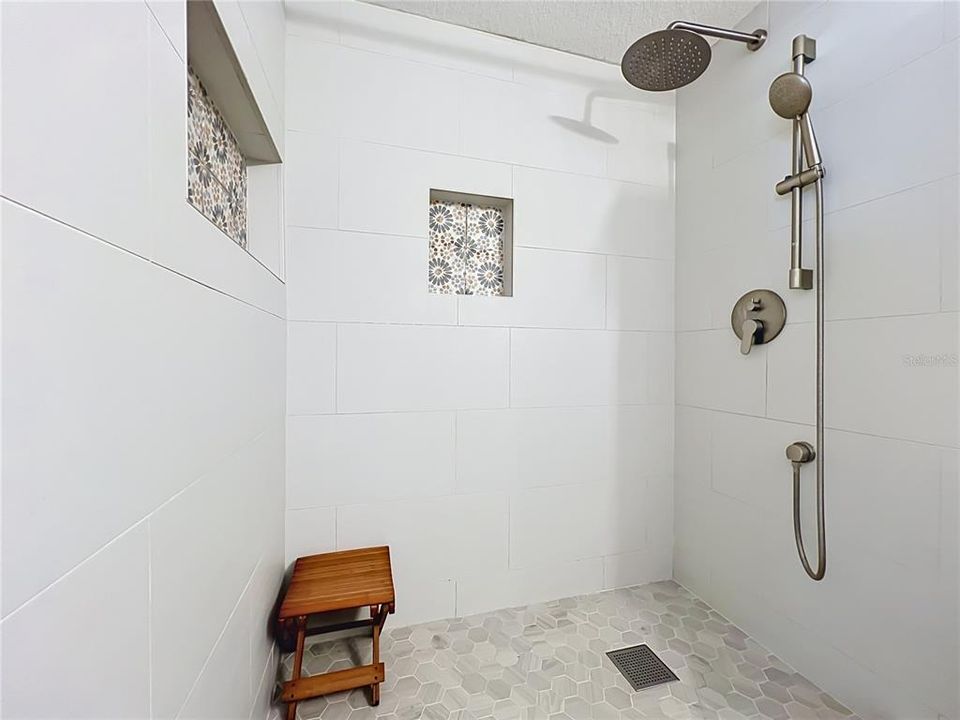 For Sale: $360,000 (3 beds, 2 baths, 1209 Square Feet)