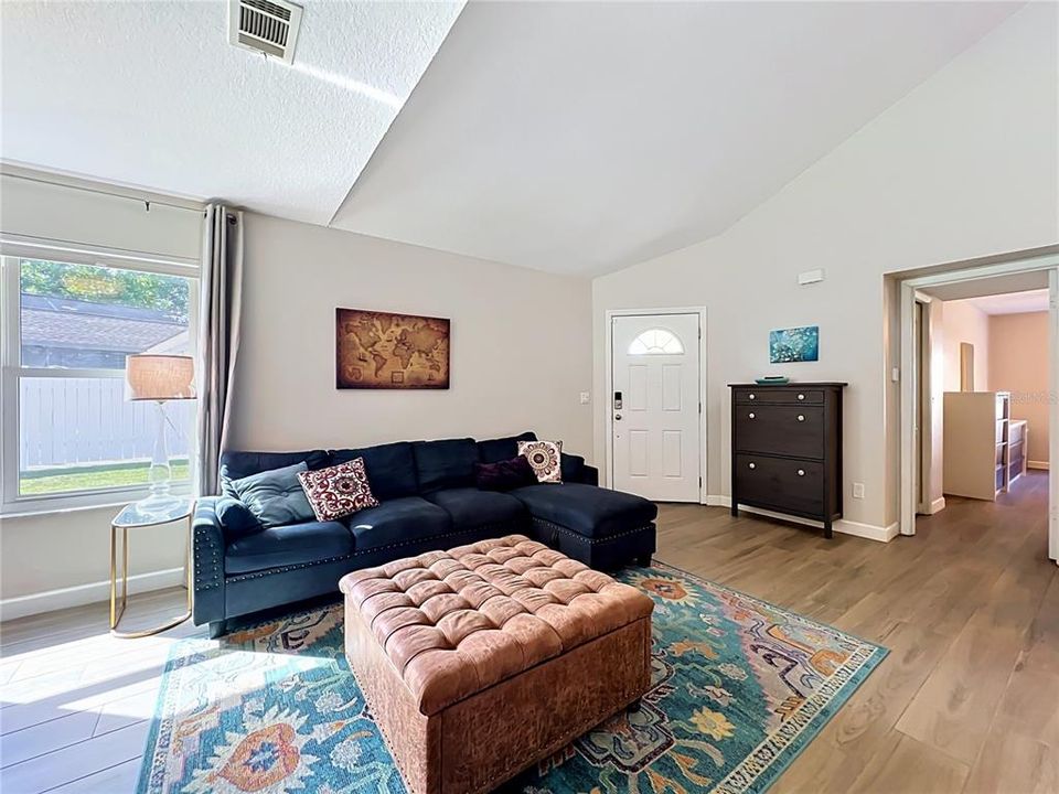 For Sale: $360,000 (3 beds, 2 baths, 1209 Square Feet)