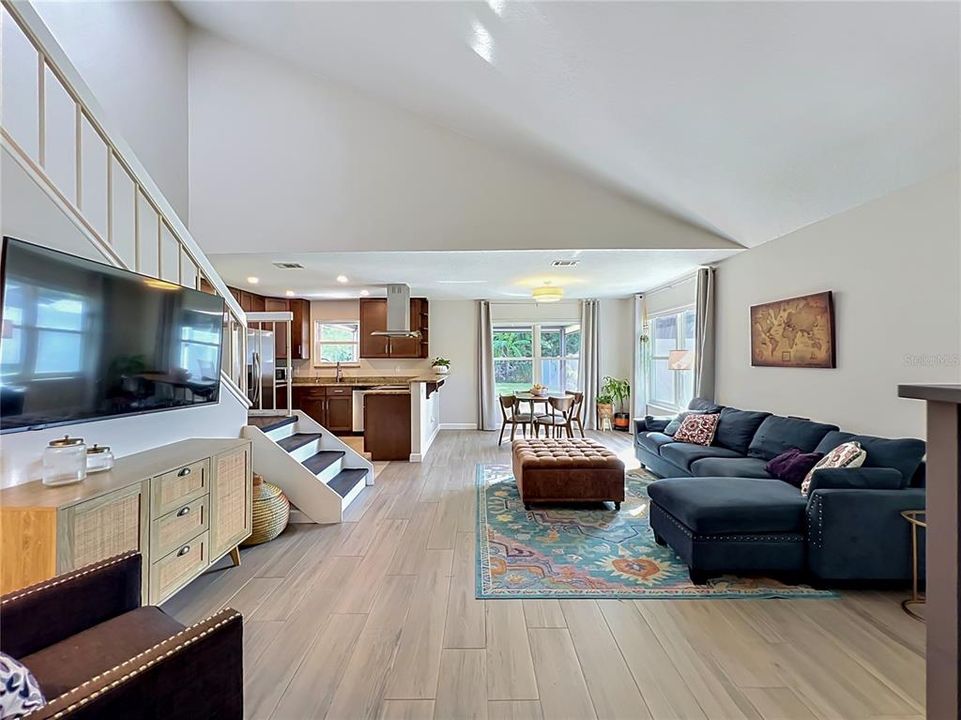 For Sale: $360,000 (3 beds, 2 baths, 1209 Square Feet)