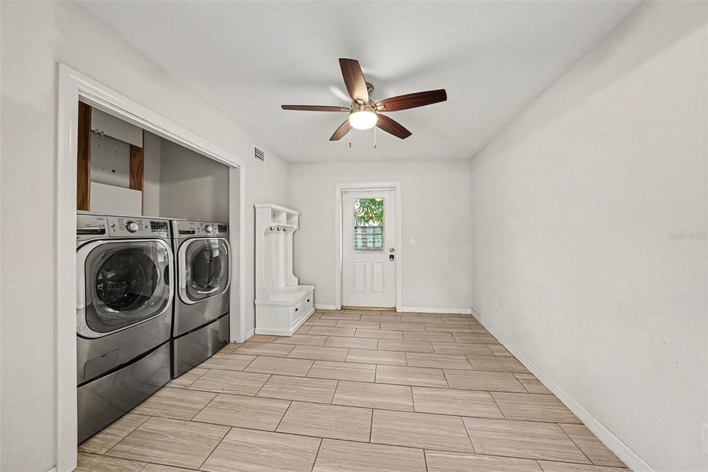 For Sale: $465,000 (3 beds, 2 baths, 1868 Square Feet)